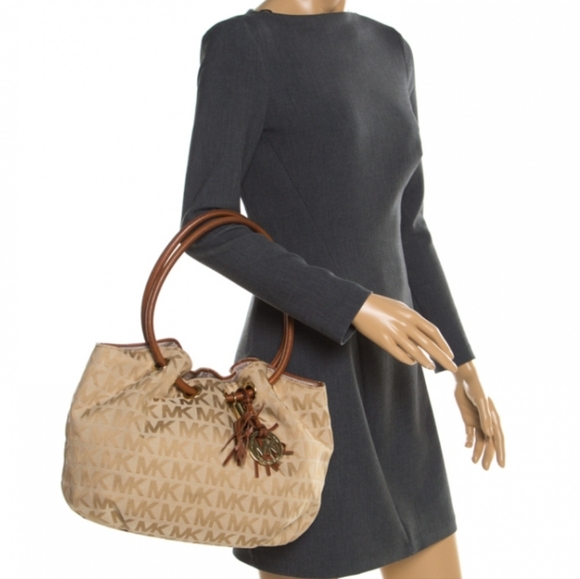 Michael Kors Signature Canvas & Leather Brown Cream EW Ring Tassel Shoul… - Picture 16 of 16